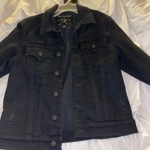 Brand new true religion jean jacket, bought it to small. Its a Large.